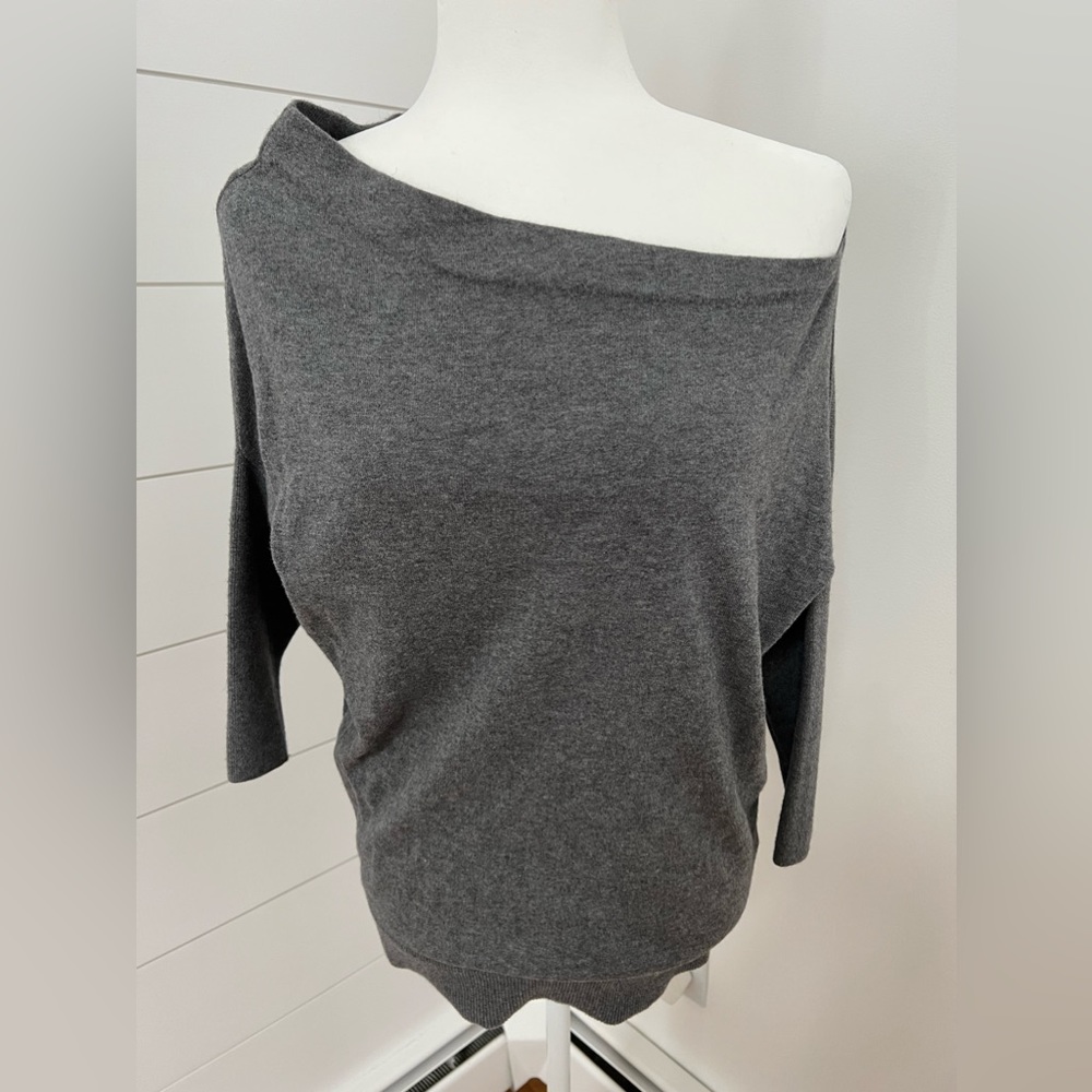 COPY - Moth brand gray size small off the shoulder lightweight sweater. 3/4 sle…